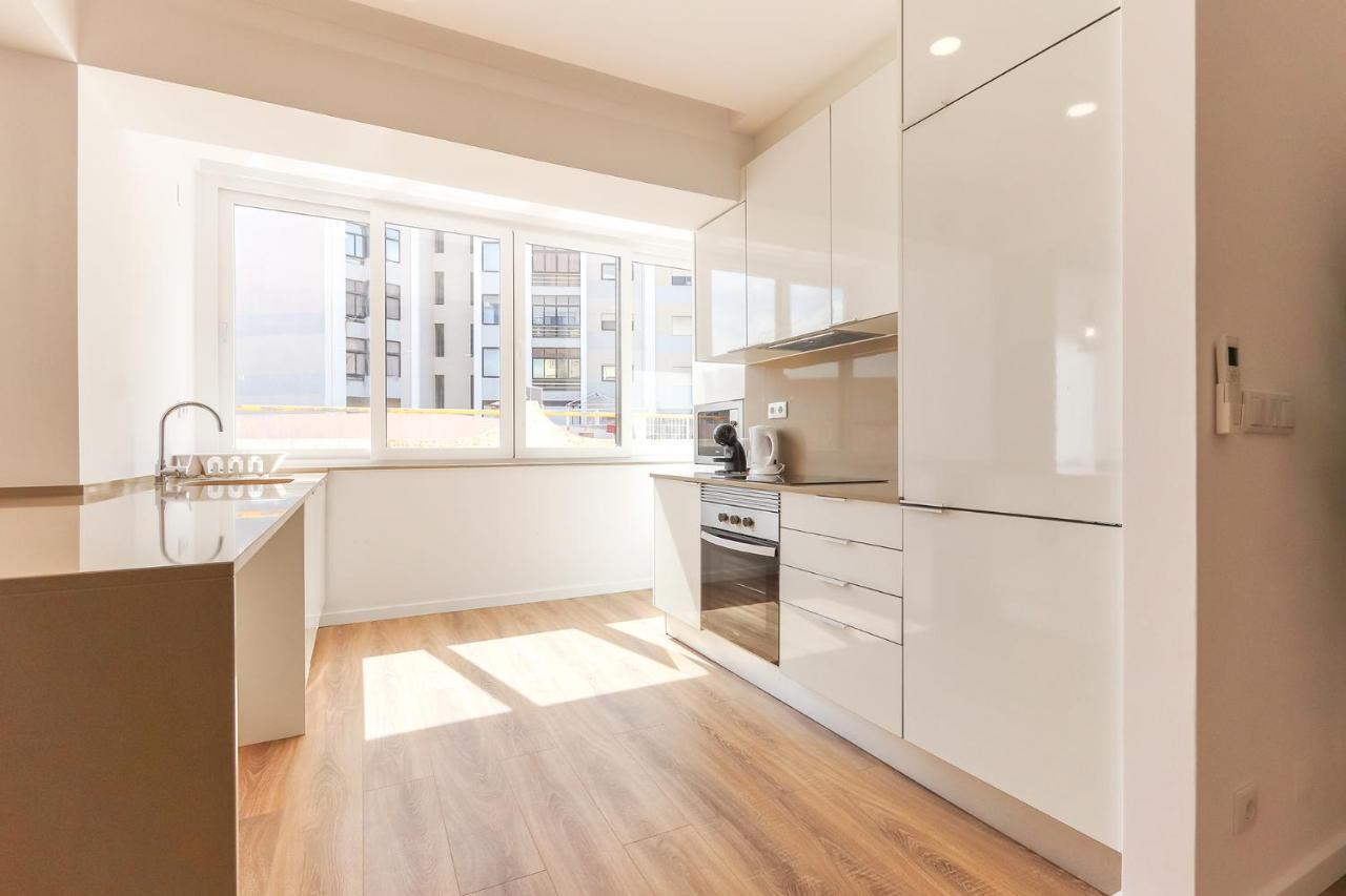 Vita Portucale ! Costa Da Caparica Sunny Design Apartment Luaran gambar